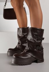 Ciemnobrązowe Botki Biker VICES z Cholewką Imitującą Nogawkę z Klamrami Reiladia. Brązowe botki damskie Born2be, bez wzorów, z jeansu, bez obcasa, na płaskiej podeszwie, bez zapięcia. Za 99.99 zł.