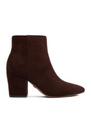 Nine West Botki CEO-ZAKIA-01 Brązowy ciemny. Brązowe botki damskie Nine West, bez wzorów, z materiału, bez obcasa, na słupku, bez zapięcia. Za 269.99 zł.