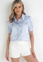 Niebieska Koszula z Koronkową Wstawką i Perełkami Metba. Niebieskie koszule damskie Born2be, m, bez wzorów, z koronki, eleganckie, bez kołnierzyka, bez ramiączek. Za 149.99 zł.