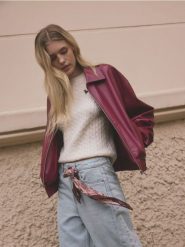 Sweter z haftem - kremowy. Białe swetry nierozpinane damskie Reserved, l, bez wzorów, z dzianiny, bez kołnierzyka, bez ramiączek. Za 119.99 zł.