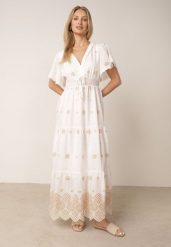 Beżowa Bawełniana Sukienka Boho Zdobiona Etno Haftem i Chwostami Metona. Brązowe sukienki damskie Born2be, na co dzień, l, z aplikacjami, z bawełny, boho, bez kołnierzyka, bez ramiączek, maxi, proste. Za 159.99 zł.