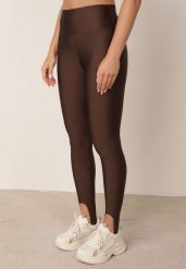 Brązowe Legginsy z Wysokim Stanem Zakończone Zapiętkami Evalla. Brązowe legginsy damskie Born2be, bez wzorów, z jeansu. Za 79.99 zł.