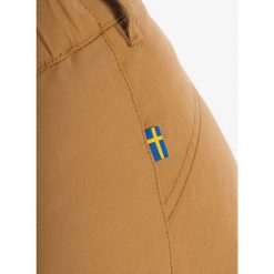 Spodnie outdoorowe damskie Fjallraven Stina Trousers. Brązowe spodnie sportowe damskie Fjällräven, na lato, bez wzorów, sportowe, trekkingowe. Za 682.95 zł.