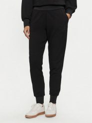 Armani Exchange Spodnie dresowe 6DYP84 YJEZZ 1200 Czarny Loose Fit. Czarne spodnie dresowe damskie Armani Exchange, bez wzorów, z dresówki. Za 319.99 zł.