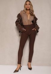 Brązowe Spodnie o Fasonie Skinny z Gumką w Pasie i Kieszeniami Rizeena. Brązowe spodnie materiałowe damskie Renee, bez wzorów, z jeansu, eleganckie. Za 44.99 zł.