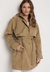 Ciemnobeżowa Kurtka Parka Płaszcz z Kapturem Ściągany w Pasie Jukoltta. Brązowe kurtki damskie Born2be, l, bez wzorów, z kapturem. Za 349.99 zł.