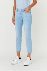 7 FOR ALL MANKIND Jasne jeansy damskie Wind Catcher, Rozmiar 30. Niebieskie jeansy damskie 7 for all mankind, bez wzorów, z jeansu. W wyprzedaży za 469.99 zł.