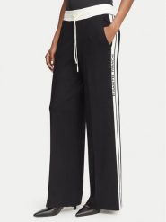 Elisabetta Franchi Spodnie dzianinowe KP-75S-66E2-V440 Czarny Regular Fit. Czarne spodnie materiałowe damskie Elisabetta Franchi, bez wzorów, z dzianiny. Za 1,879.00 zł.