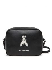 Patrizia Pepe Torebka 8B8985/L145 Czarny. Czarne listonoszki damskie Patrizia Pepe, bez wzorów, ze skóry, bez dodatków. Za 559.99 zł.