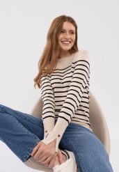 Sweter w paski S-KOMI. Białe swetry nierozpinane damskie Volcano, m, z aplikacjami, z dzianiny, klasyczne, bez kołnierzyka, bez ramiączek. Za 129.99 zł.