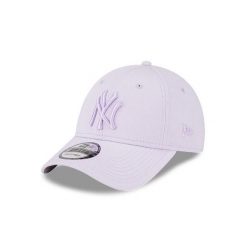 Czapka z daszkiem New Era MLB New York Yankees. Fioletowe czapki damskie New Era, bez wzorów, casualowe. Za 170.50 zł.
