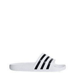 Klapki adilette Aqua. Białe klapki damskie Adidas, bez wzorów, z materiału, bez zapięcia. Za 89.00 zł.
