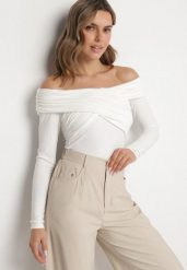 Biała Bluzka z Wiskozą z Dekoltem Typu Hiszpanka Amoilea. Białe bluzki damskie Born2be, m, bez wzorów, z jeansu, eleganckie, bez kołnierzyka, bez ramiączek. Za 49.99 zł.