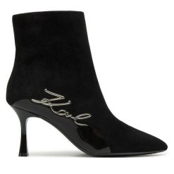 Botki KARL LAGERFELD. Czarne botki damskie KARL LAGERFELD, bez wzorów, bez obcasa, na szpilce, bez zapięcia. Za 779.99 zł.