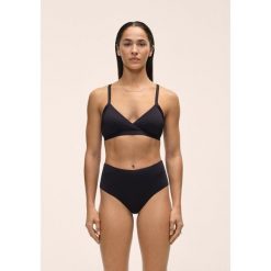 Stanik Casall Overlap Bikinio Top. Czarne bikini Casall, m, bez wzorów. W wyprzedaży za 181.99 zł.