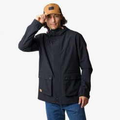 Kurtka outdoor Wędrówki męska Swedemount Sarek Jacket 2.0 wodoodporny. Czarne kurtki męskie SWEDEMOUNT, m, bez wzorów, sportowe, bez kaptura. W wyprzedaży za 297.00 zł.