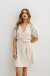 SUKIENKA LIVIA BEŻOWA XS - Flawless. Brązowe sukienki damskie Flawless, na co dzień, na lato, s, bez wzorów, z bawełny, eleganckie, bez kołnierzyka, bez ramiączek, dopasowane. Za 265.00 zł.