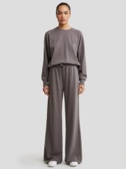 Bluza damska z haftem na piersi szara Mindy 903. Szare bluzy damskie BIG STAR, l, bez wzorów, z bawełny, wakacyjne, bez ramiączek, bez kaptura. W wyprzedaży za 159.99 zł.