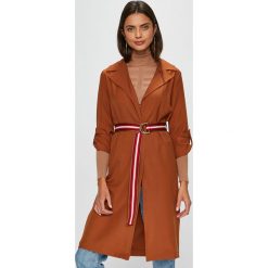 Tally Weijl - Płaszcz. Brązowe płaszcze damskie TALLY WEIJL, m, bez wzorów, z elastanu, bez kołnierzyka, bez kaptura. W wyprzedaży za 139.90 zł.