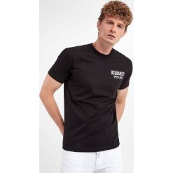 T-shirt męski DSQUARED2. T-shirty męskie Dsquared2, m, bez wzorów, bez kołnierzyka, bez ramiączek. W wyprzedaży za 1,071.20 zł.