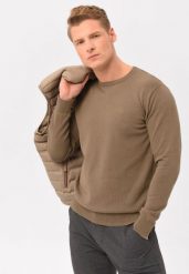 Lekki sweter S-RADO. Brązowe swetry męskie Volcano, l, bez wzorów, z bawełny, klasyczne, bez kołnierzyka, bez ramiączek. Za 139.99 zł.
