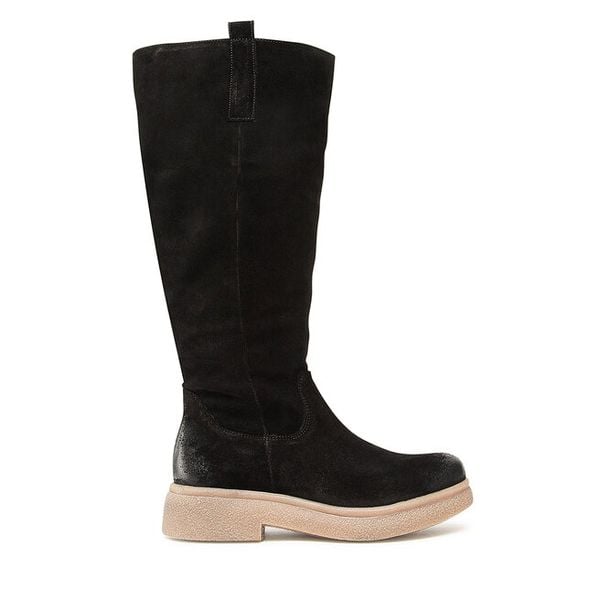 Kozaki Lasocki. Czarne kozaki damskie Lasocki, bez wzorów, bez obcasa, na płaskiej podeszwie, bez zapięcia. Za 349.99 zł.