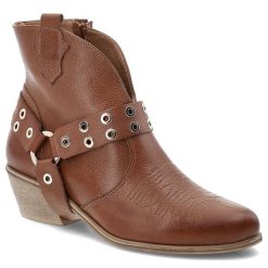 Brązowe Kowbojki Armodo Eleganckie Obuwie Damskie. Brązowe kozaki damskie Armodo, bez wzorów, z jeansu, bez obcasa, na obcasie, bez zapięcia. Za 489.00 zł.