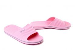 Axim 7KL24342 różowy, klapki damskie. Czerwone klapki damskie Axim, bez wzorów, z tworzywa sztucznego, bez obcasa, bez zapięcia. Za 23.99 zł.