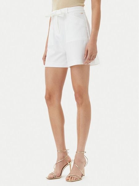 Guess Szorty materiałowe W5GD0I WH9Y2 Biały Loose Fit. Białe szorty damskie Guess, z aplikacjami, z materiału. Za 199.99 zł.