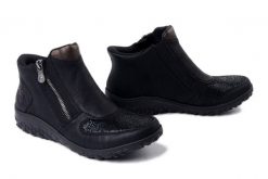 RIEKER 59558-00 black, botki damskie. Czarne botki damskie Rieker, bez wzorów, bez obcasa, bez zapięcia. Za 303.92 zł.