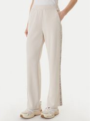 Guess Spodnie dresowe W6GB29 K3282 Beżowy Regular Fit. Brązowe spodnie dresowe damskie Guess, z aplikacjami, z dresówki. Za 469.99 zł.