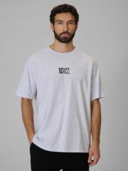 4F T-shirt loose z nadrukiem męski - szary XL. Szare t-shirty męskie 4F, m, bez wzorów, z bawełny, bez kołnierzyka, bez ramiączek. Za 79.99 zł.