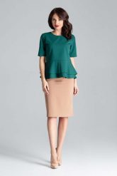 Zielona Elegancka Bluzka z Podwójną Baskinką. Zielone bluzki damskie Katrus, m, bez wzorów, z materiału, eleganckie, bez kołnierzyka, bez ramiączek. Za 189.00 zł.
