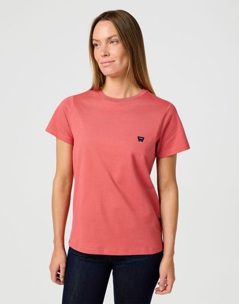 DAMSKA KOSZULKA WRANGLER REGULAR TEE MINERAL RED 112362782. Czerwone bluzki damskie Wrangler, s, bez wzorów, bez kołnierzyka, bez ramiączek. Za 89.99 zł.