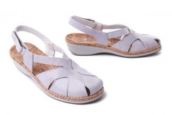 SUAVE 720017-91 ivory, sandały damskie. Szare sandały damskie Suave, bez wzorów, bez obcasa, na koturnie, bez zapięcia. Za 303.92 zł.