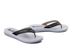 INBLU ZO-01 014 czarny, klapki japonki damskie. Czarne klapki damskie Inblu, na lato, bez wzorów, bez obcasa, bez zapięcia. Za 77.99 zł.