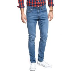 SPODNIE MĘSKIE MUSTANG SPODNIE MĘSKIE Jeans Bosten Slim Fit Fresh Blue 1007660 5000 602. Niebieskie spodnie materiałowe męskie Mustang, bez wzorów, z denimu. Za 189.99 zł.