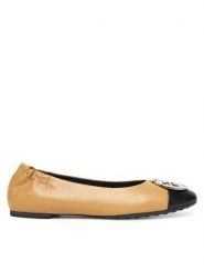 Tory Burch Baleriny Claire Cap-Toe Ballet 156309 Beżowy. Brązowe balerinki damskie Tory Burch, bez wzorów, ze skóry, bez obcasa, bez zapięcia. Za 1,379.00 zł.