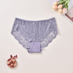 Figi koronkowe z delikatnym wykończeniem Zlatija. Brązowe majtki damskie Intica, z koronki. Za 69.00 zł.