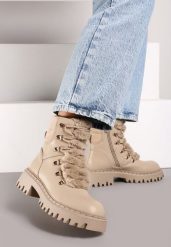 Ciemnobeżowe Causualowe Trapery Zdobione Futerkiem na Języku Charnas. Brązowe trapery damskie Born2be, z futra, bez zapięcia. Za 119.99 zł.