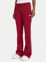 Guess Spodnie dresowe W5BB58 FL04W Bordowy Regular Fit. Czerwone spodnie dresowe damskie Guess, z aplikacjami, z dresówki. Za 309.99 zł.