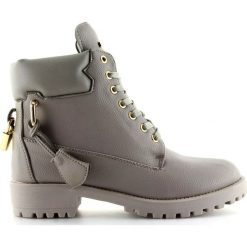 Timberki z kłódką szare 1302 L.GREY. Szare botki damskie ButyModne, bez wzorów, bez obcasa, bez zapięcia. W wyprzedaży za 129.00 zł.