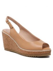 Clara Barson Sandały BETTY WS22257-01 Beżowy. Brązowe sandały damskie Clara Barson, bez wzorów, z syntetyku, bez obcasa, na koturnie, bez zapięcia. Za 129.99 zł.