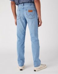 WRANGLER GREENSBORO MĘSKIE SPODNIE JEANSOWE JEANSY THE BRONCO W15Q84Z68 112330711. Białe jeansy męskie Wrangler, z bawełny, casualowe. Za 229.99 zł.