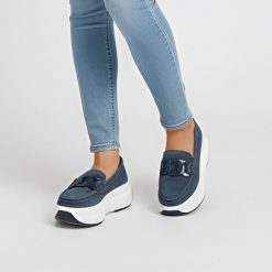 Półbuty damskie Filippo, wsuwane na grubej platformie z miękkimi wkładkami, granatowe, DP6132-25. Niebieskie półbuty damskie Filippo, bez wzorów, z jeansu, biznesowe, bez obcasa, bez zapięcia. Za 189.00 zł.