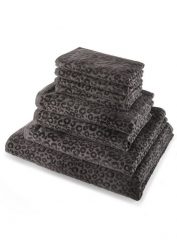 Ręczniki w cętki leoparda. Czarne stroje kąpielowe damskie bonprix, s, bez wzorów, z bawełny. Za 59.99 zł.