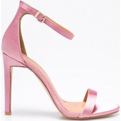 Public Desire - Sandały Angel. Czerwone sandały damskie Public Desire, bez wzorów, z materiału, bez obcasa, na obcasie, bez zapięcia. W wyprzedaży za 69.90 zł.
