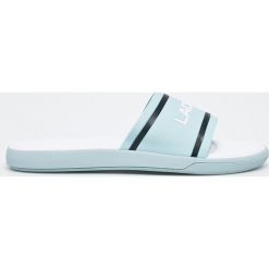Lacoste - Klapki. Niebieskie klapki damskie Lacoste, bez wzorów, z gumy, bez obcasa, na płaskiej podeszwie, bez zapięcia. W wyprzedaży za 119.90 zł.