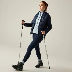 Damska kurtka Lightfell z wyściełaniem. Fioletowe kurtki sportowe damskie Regatta, l, bez wzorów, z materiału, bez ramiączek, z kapturem, trekkingowe. Za 296.50 zł.