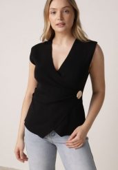 Czarna Bluzka z Wiskozą Kopertowym Dekoltem i Metalową Klamrą z Boku Sanviel. Czarne bluzki damskie Born2be, m, bez wzorów, z jeansu, bez kołnierzyka, bez ramiączek. Za 74.99 zł.